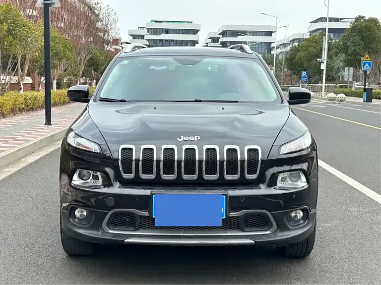 Jeep Cherokee 2.4 L Leading