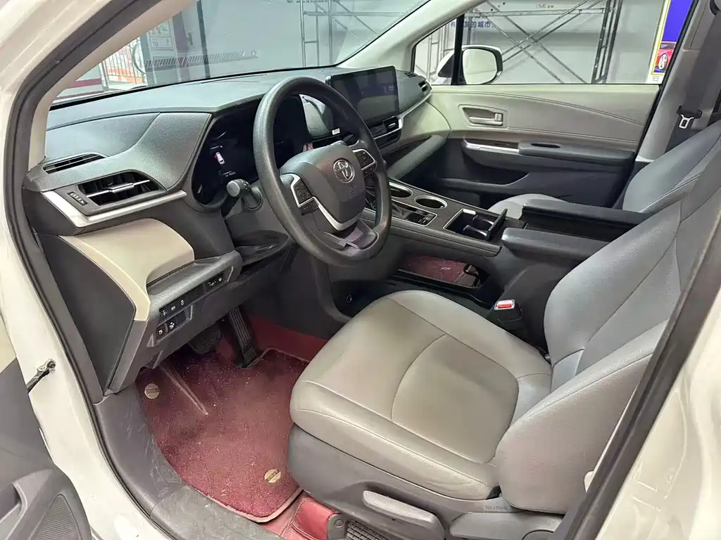 Granvia 2.5 L Hybrid Comfort