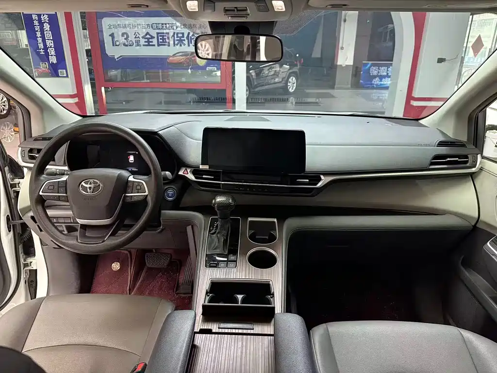 Granvia 2.5 L Hybrid Comfort