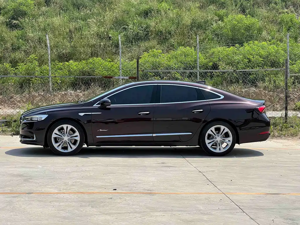 LaCrosse Avenir Avenir Flagship