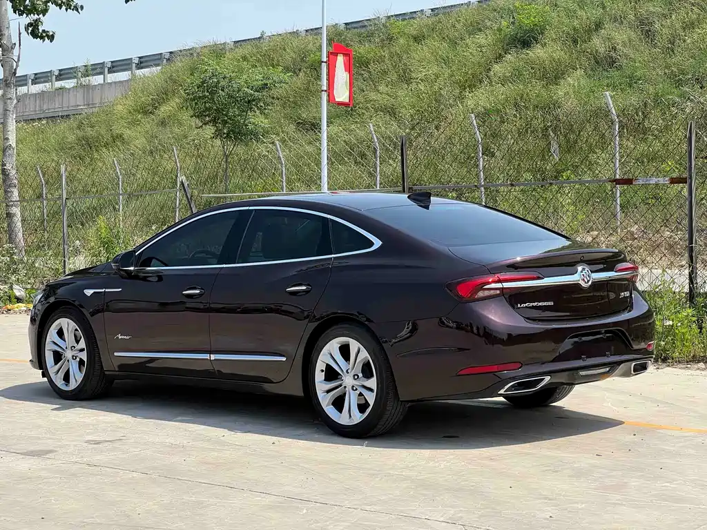LaCrosse Avenir Avenir Flagship