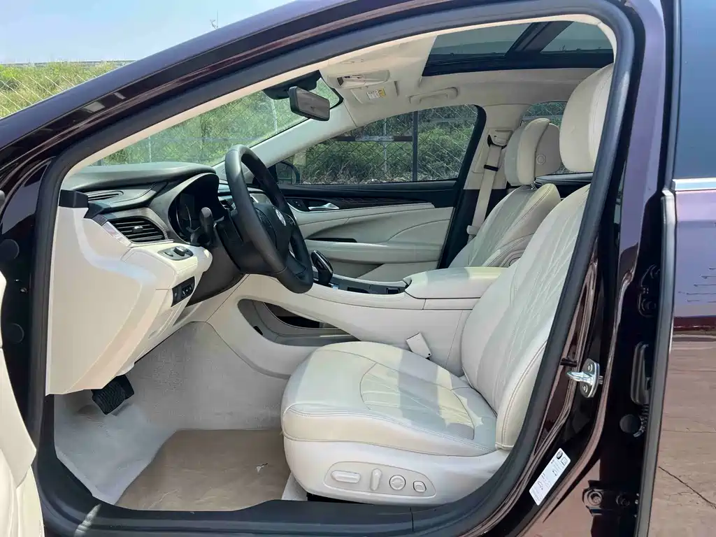 LaCrosse Avenir Avenir Flagship