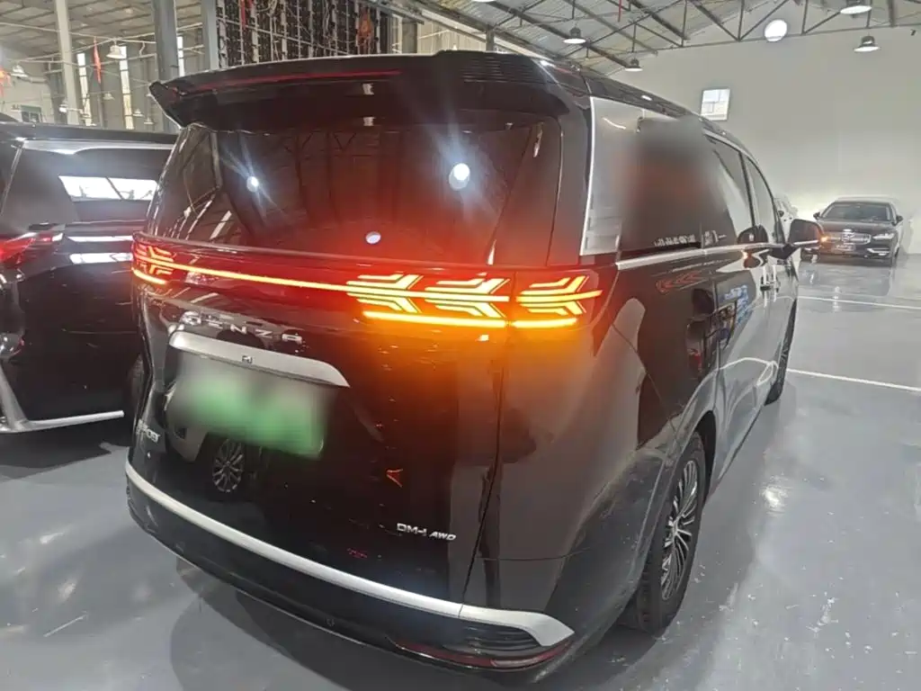 Denza D9 DM-i 970 4 WD Flagship
