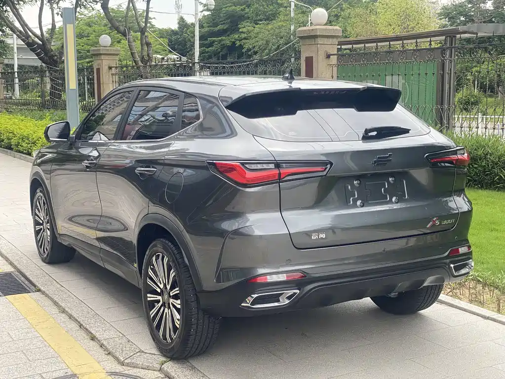 Changan Oshan X5 1.6 L CVT Distinguished