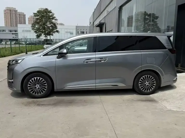 Denza D9 DM-i 970 4 WD Flagship