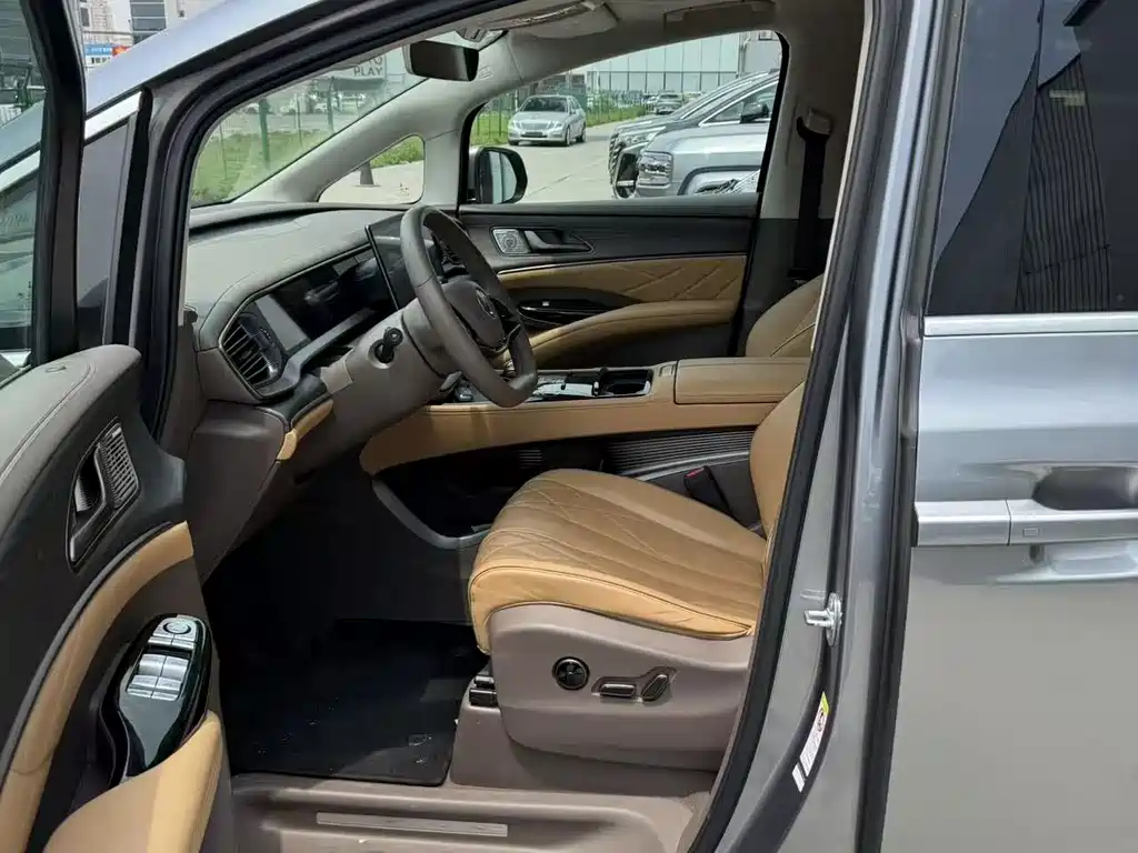 Denza D9 DM-i 970 4 WD Flagship