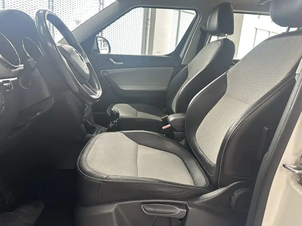 Yeti 1.6 L Manual Forward