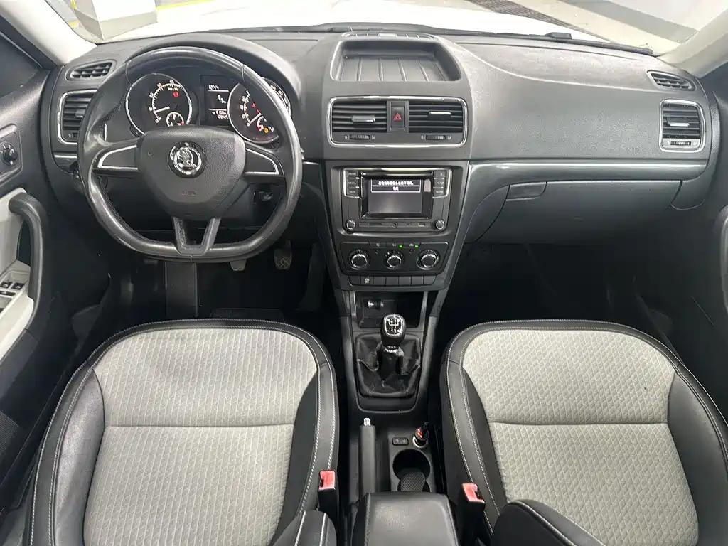 Yeti 1.6 L Manual Forward
