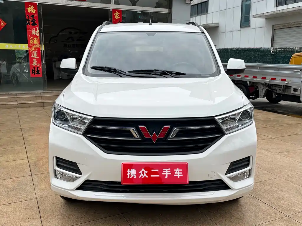Wuling Hongguang 1.5 L S Standard LAR
