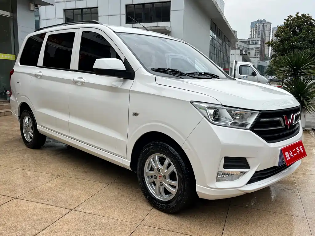 Wuling Hongguang 1.5 L S Standard LAR