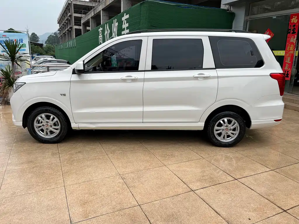 Wuling Hongguang 1.5 L S Standard LAR
