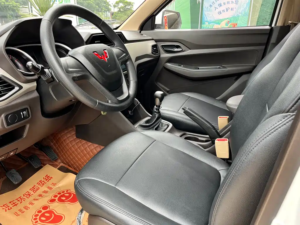 Wuling Hongguang 1.5 L S Standard LAR