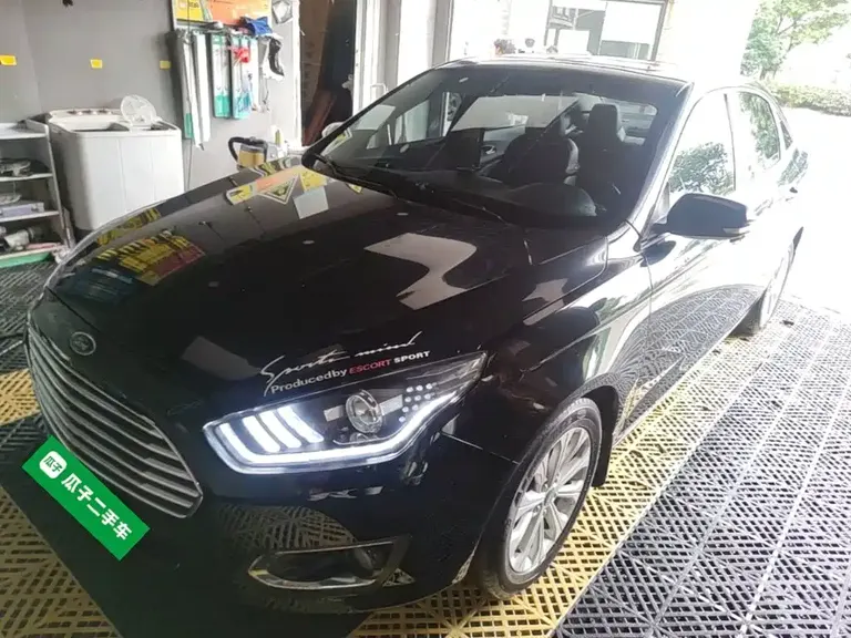 Ford Escort 1.5 L Manual Fashion