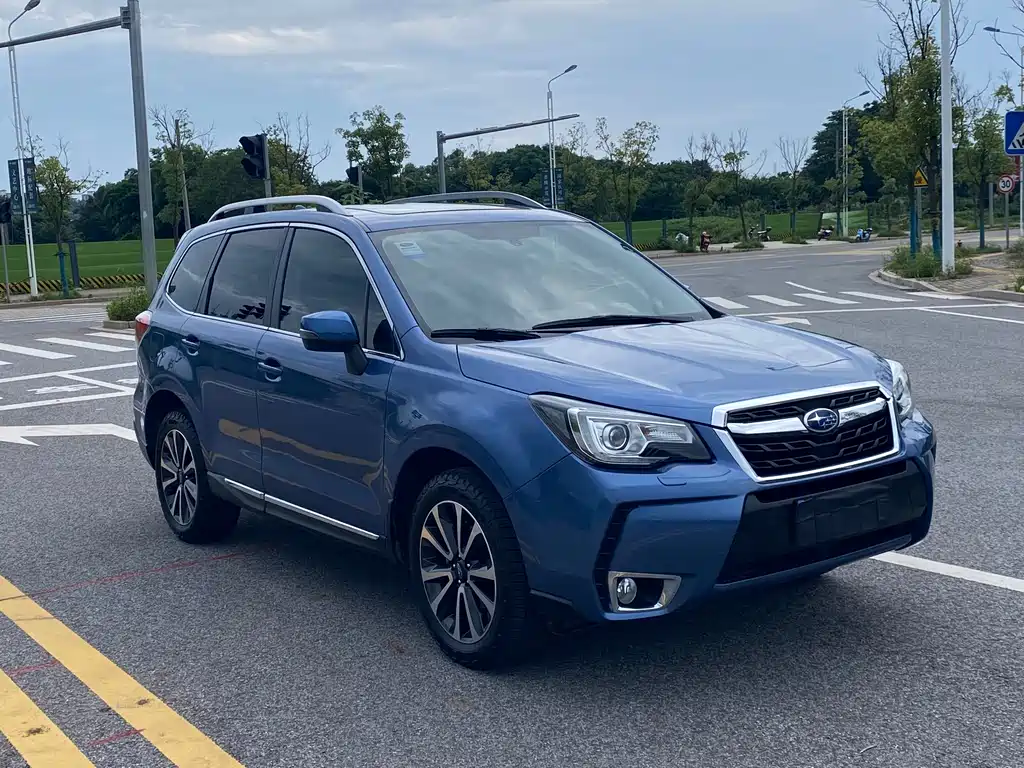 Forester 2.5 i Distinguished Navigation