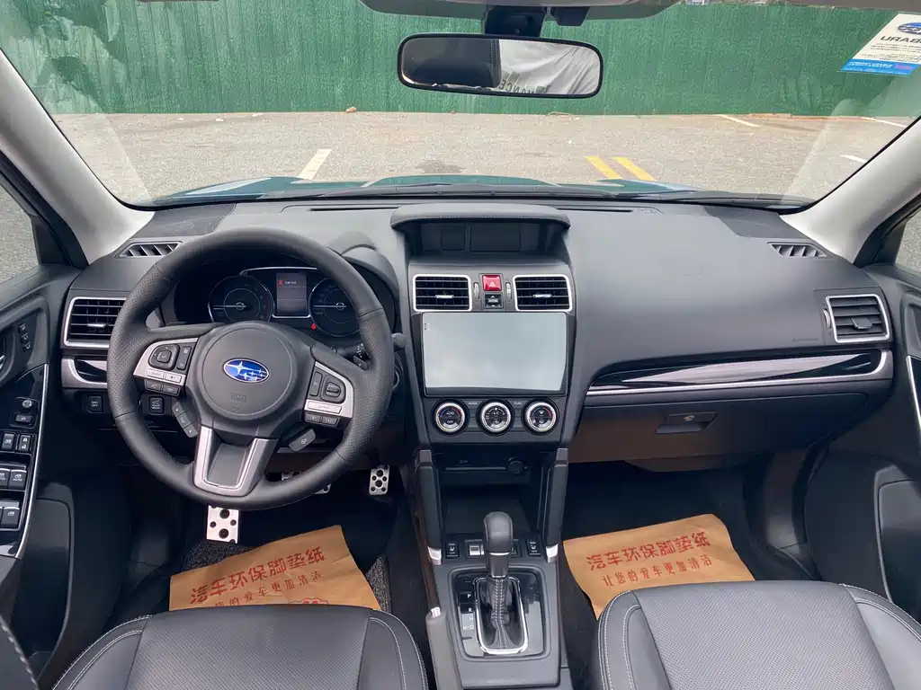 Forester 2.5 i Distinguished Navigation