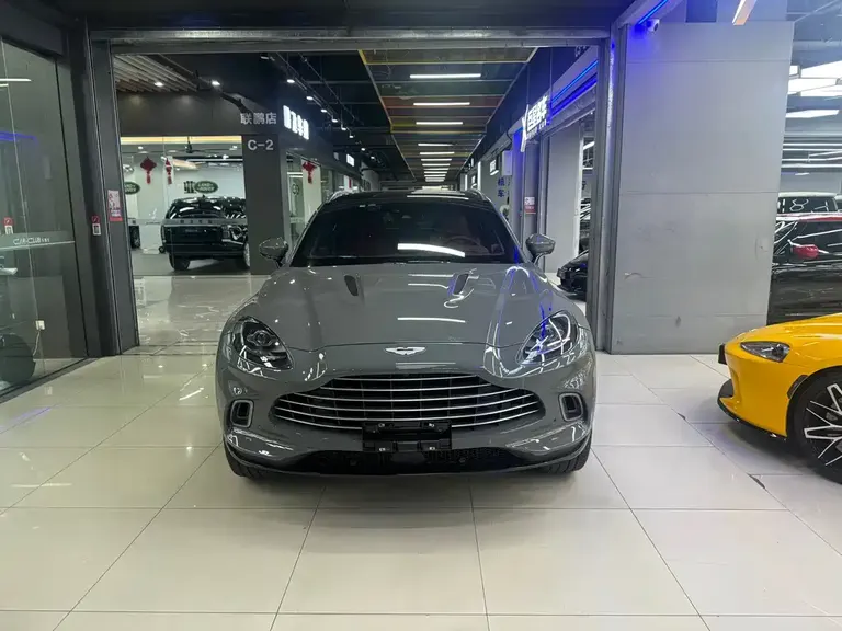 Aston Martin DBX 3.0 T STRAIGHT-SIX