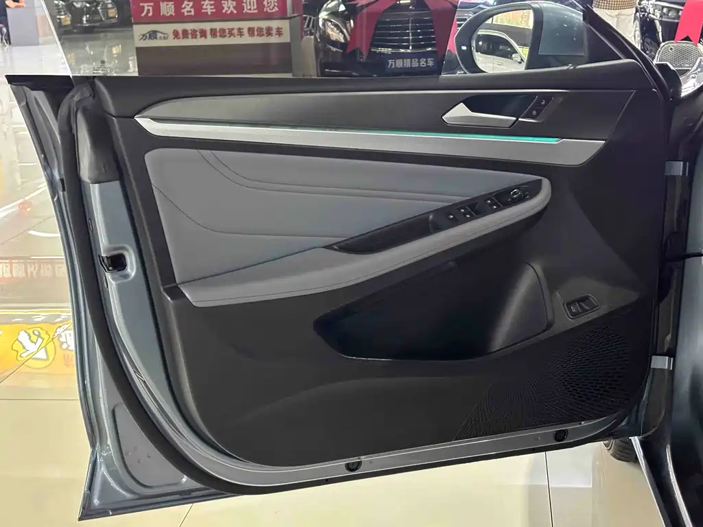 Lamando Lamando L 280 TSI DSG Spicy Cool