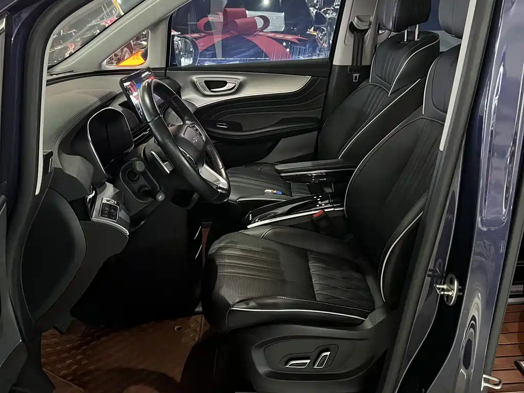 Roewe iMAX8 400 TGI Supreme Series Honored