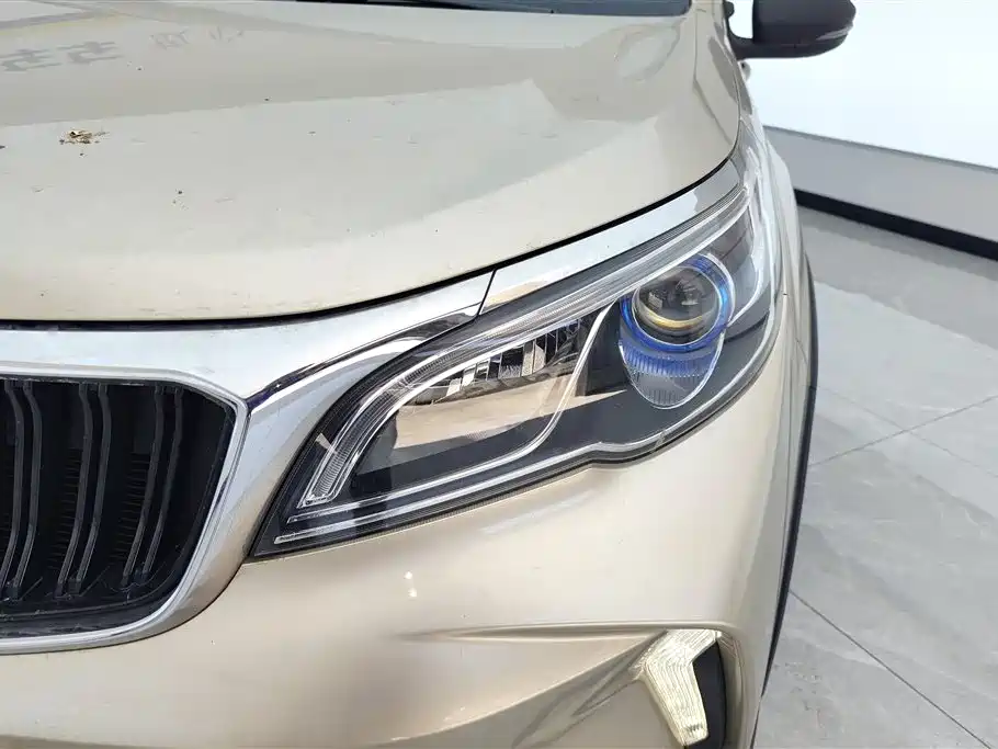 Vision X3 PRO 1.5 L CVT Distinguished