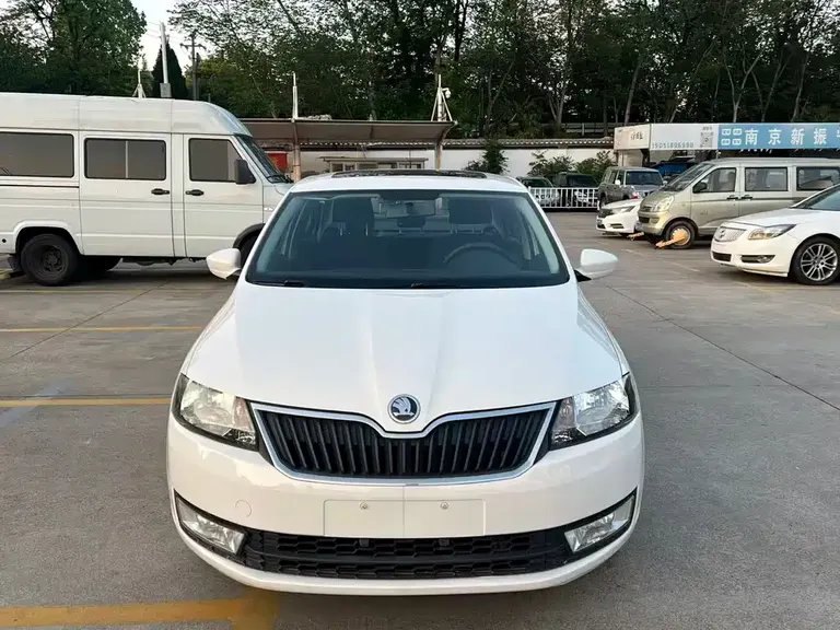 Skoda Rapid 1.6 L Manual Smart Select