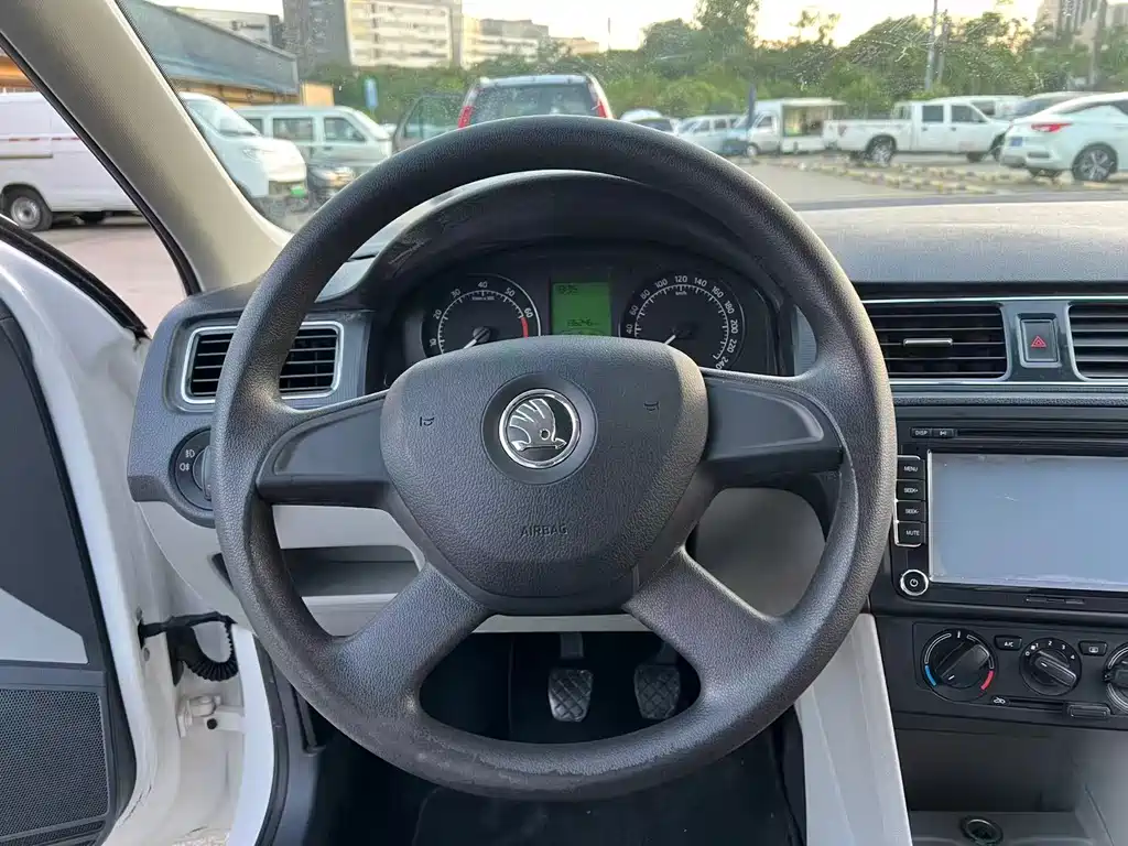 Rapid 1.6 L Manual Smart Select