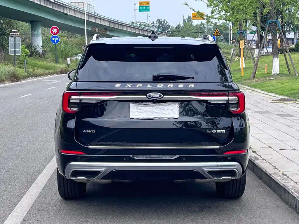 Explorer 2.3 T EcoBoost 4 WD Titanium 6-seat
