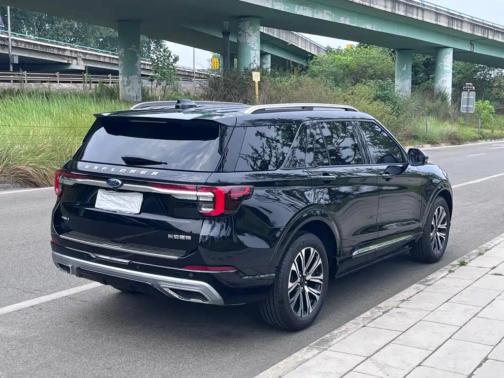 Explorer 2.3 T EcoBoost 4 WD Titanium 6-seat