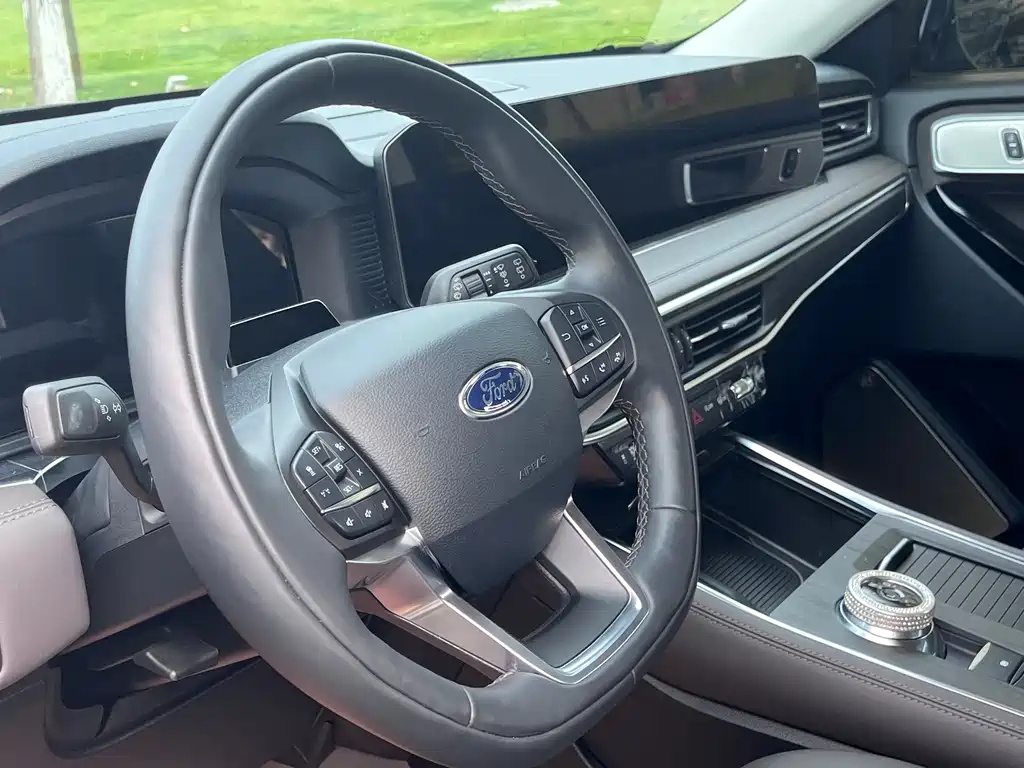 Explorer 2.3 T EcoBoost 4 WD Titanium 6-seat