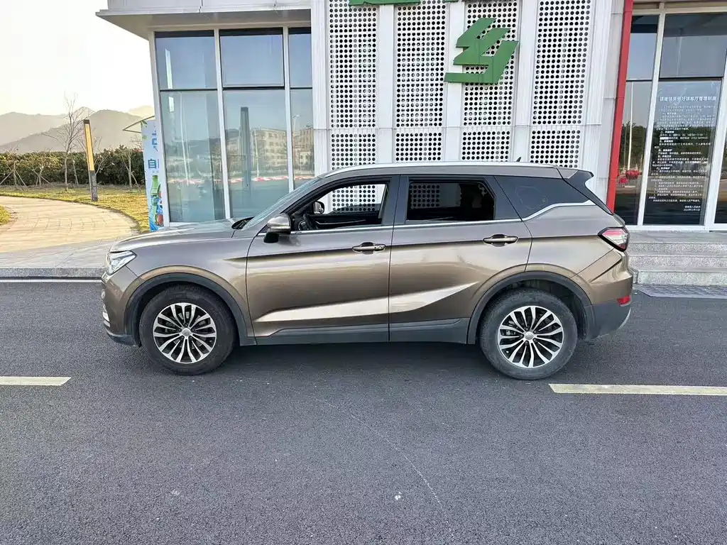 Brilliance V6 1.5 T Auto Distinguished