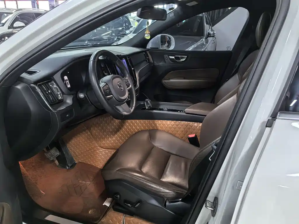 Volvo XC60 B5 4 WD Smart Ease Luxury