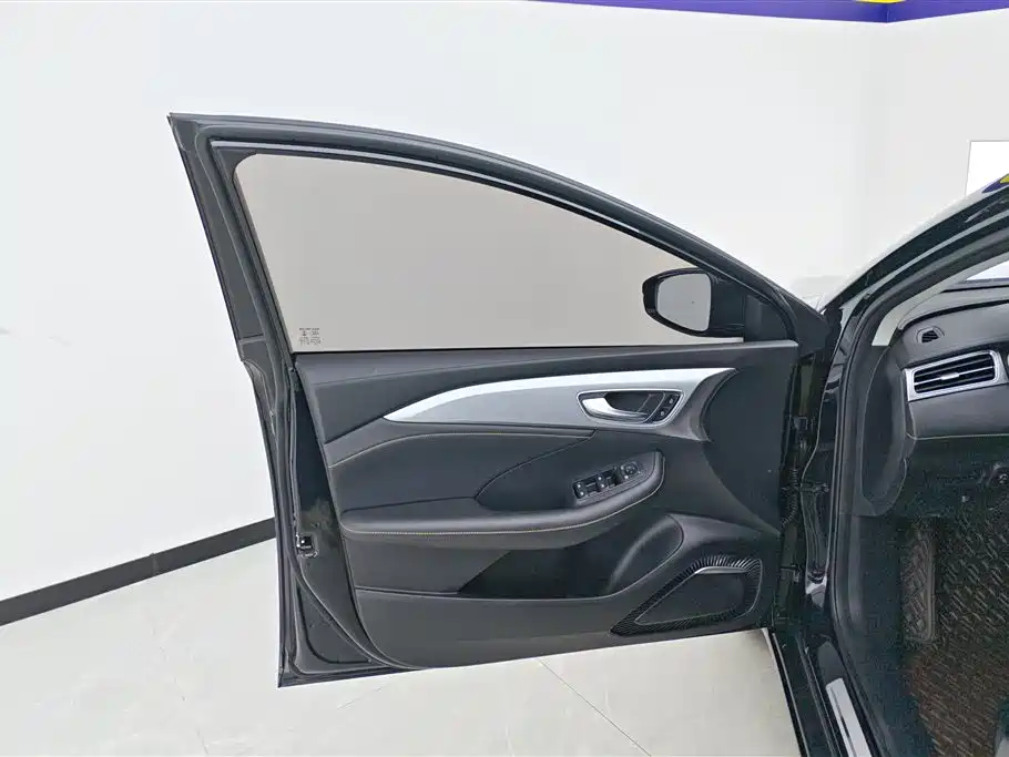 Roewe i6 MAX NEV 1.5 T PHEV Cool Sky