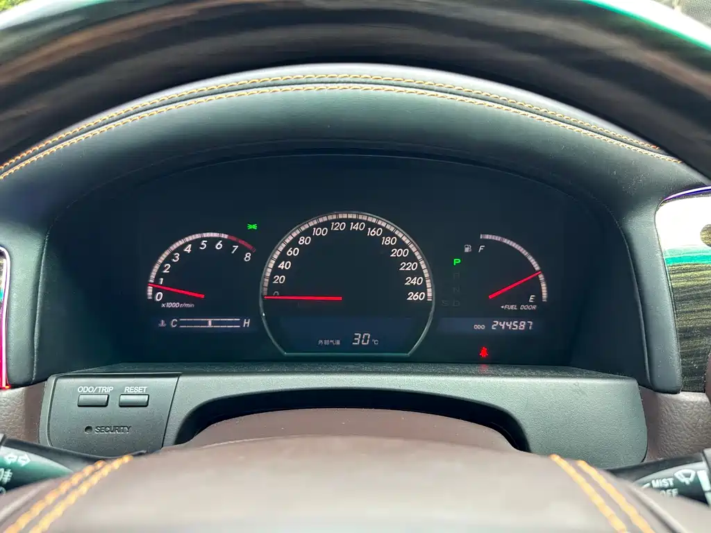 Crown 3.0 L Royal Saloon Navigation
