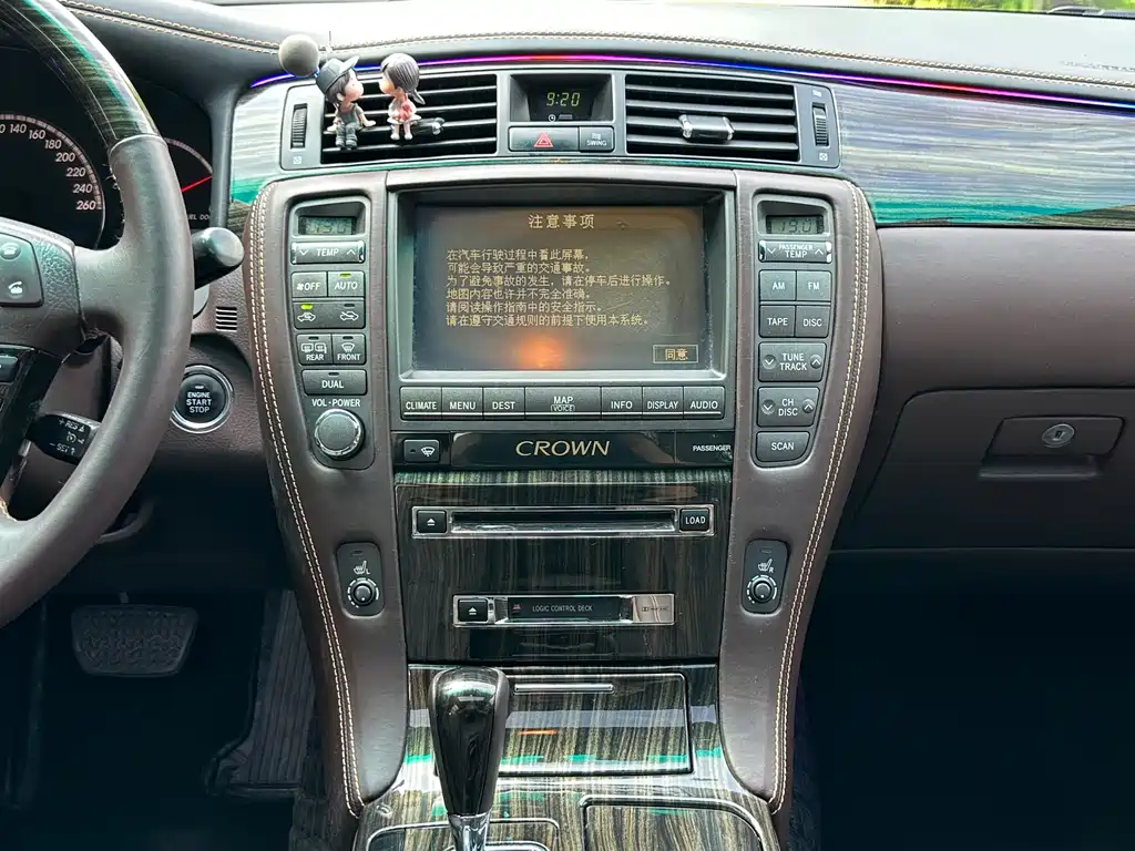 Crown 3.0 L Royal Saloon Navigation