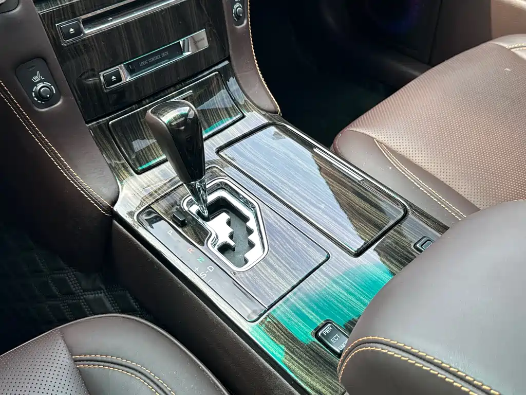Crown 3.0 L Royal Saloon Navigation