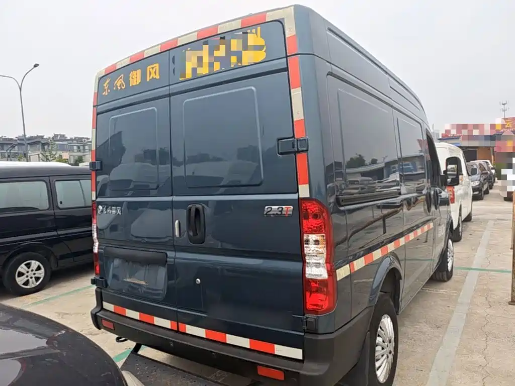 Yufeng 御风 2023款 V9+ 2.3 T 手动前驱厢货短轴中顶3座