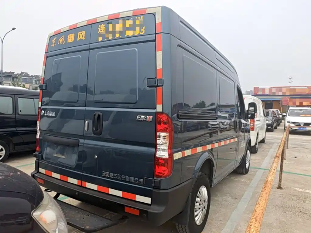 Yufeng 御风 2023款 V9+ 2.3 T 手动前驱厢货短轴中顶3座