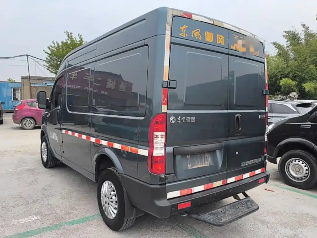 Yufeng 御风 2023款 V9+ 2.3 T 手动前驱厢货短轴中顶3座