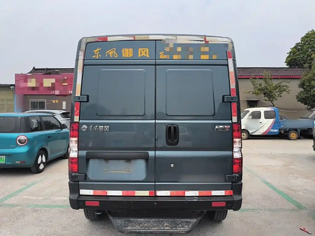 Yufeng 御风 2023款 V9+ 2.3 T 手动前驱厢货短轴中顶3座