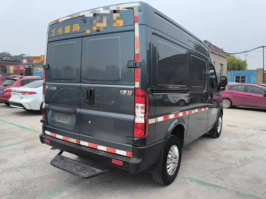 Yufeng 御风 2023款 V9+ 2.3 T 手动前驱厢货短轴中顶3座