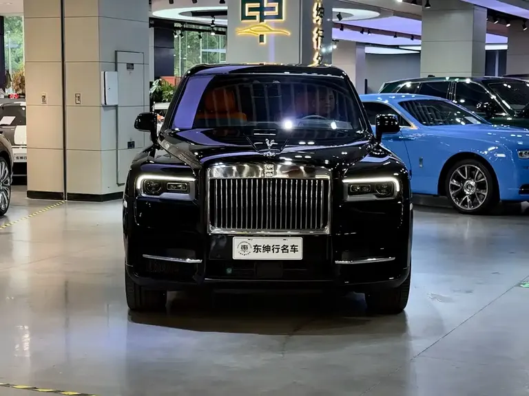Rolls-Royce Cullinan 4-seat