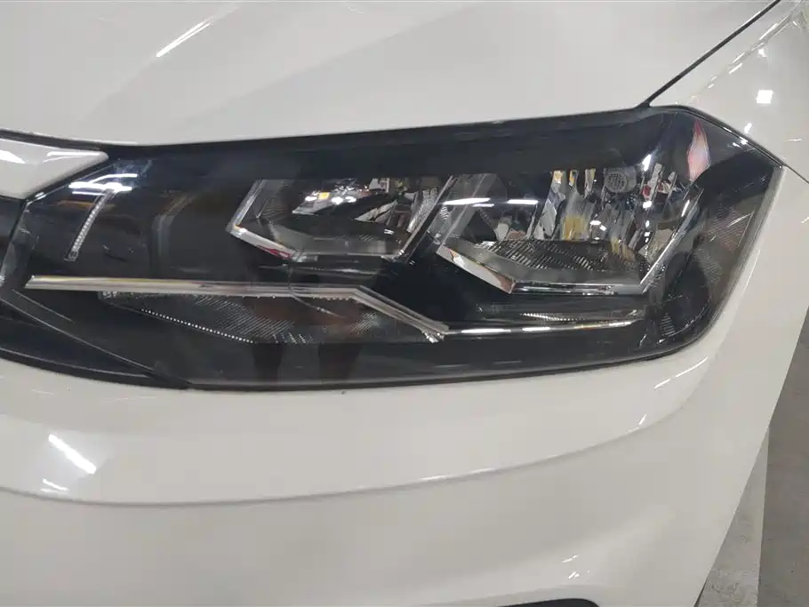 Polo Plus 1.5 L Auto Colorful Tech