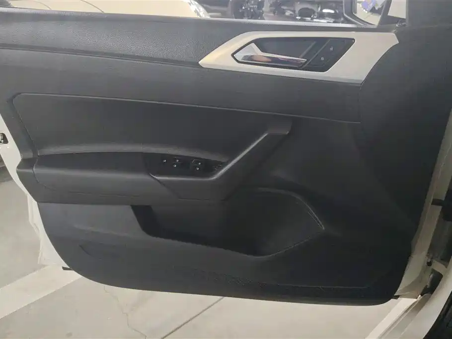 Polo Plus 1.5 L Auto Colorful Tech