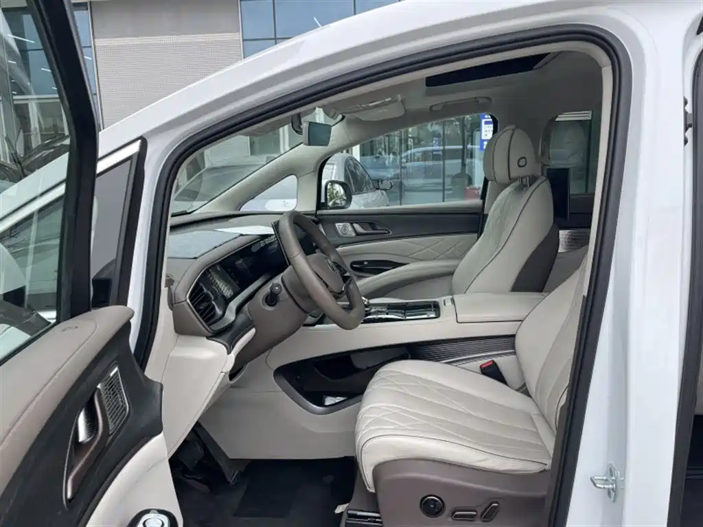 Denza D9 DM-i 970 4 WD Flagship