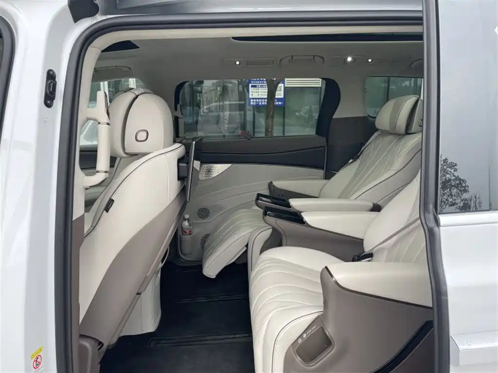 Denza D9 DM-i 970 4 WD Flagship