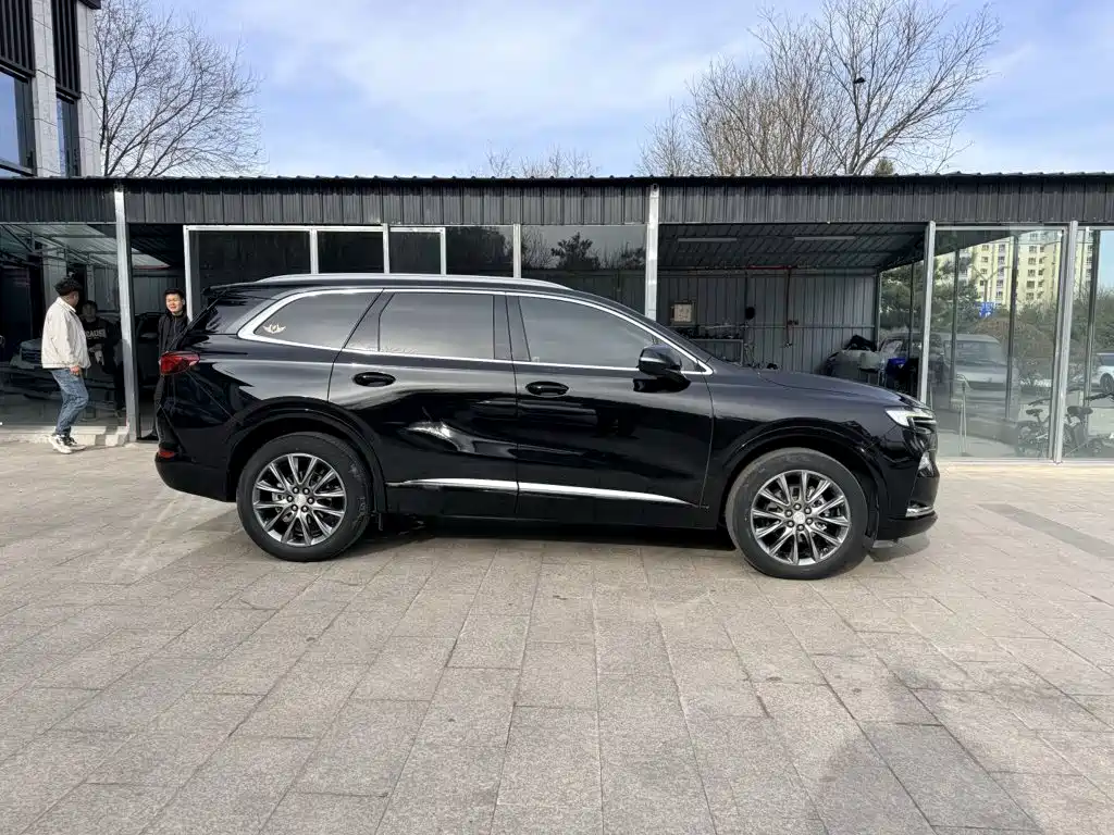 Enclave 652 T 2 WD Distinguished 7-seat