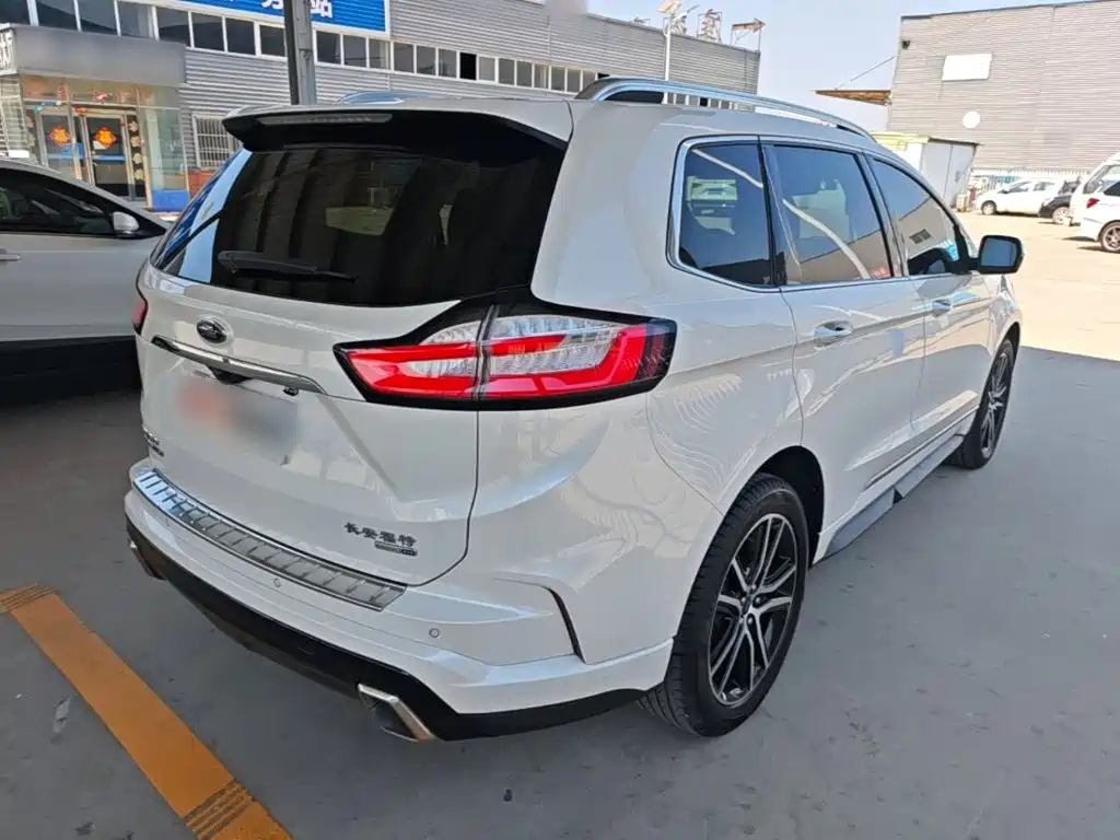 Edge EcoBoost 245 2 WD Grand Sharp 7-seat