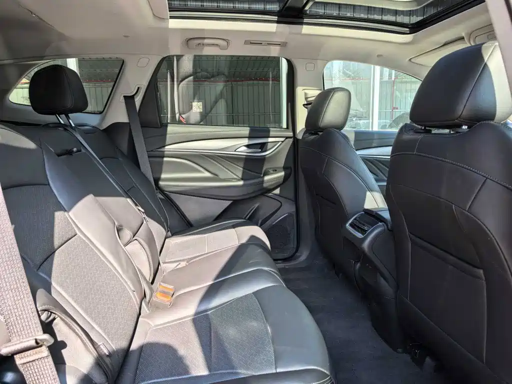 Enclave 652 T 2 WD Distinguished 7-seat