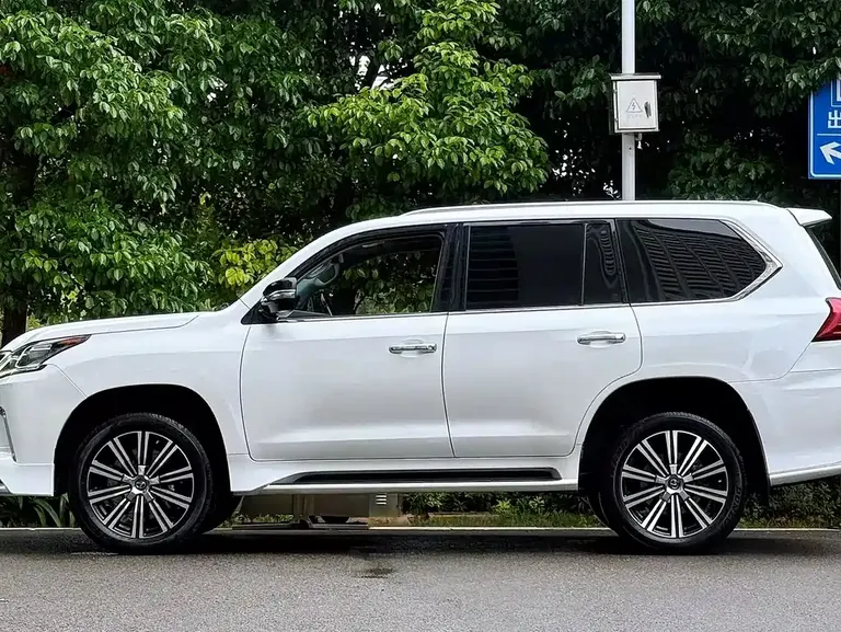 Lexus LX 570 Peak Special Edition