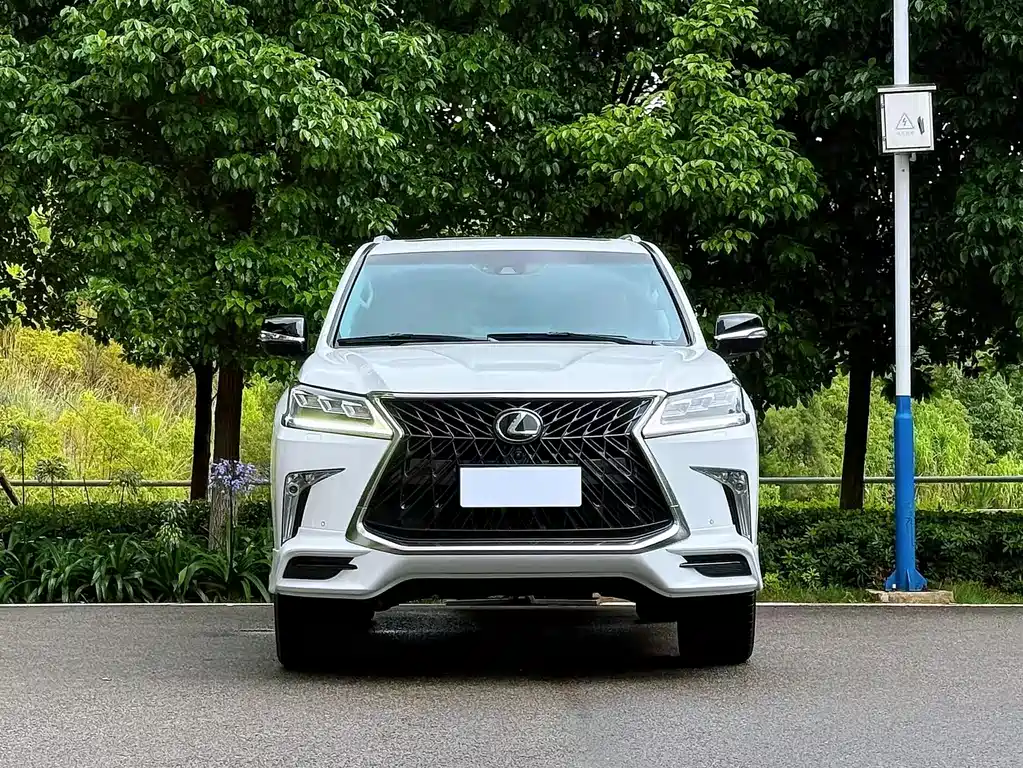 Lexus LX 570 Peak Special Edition