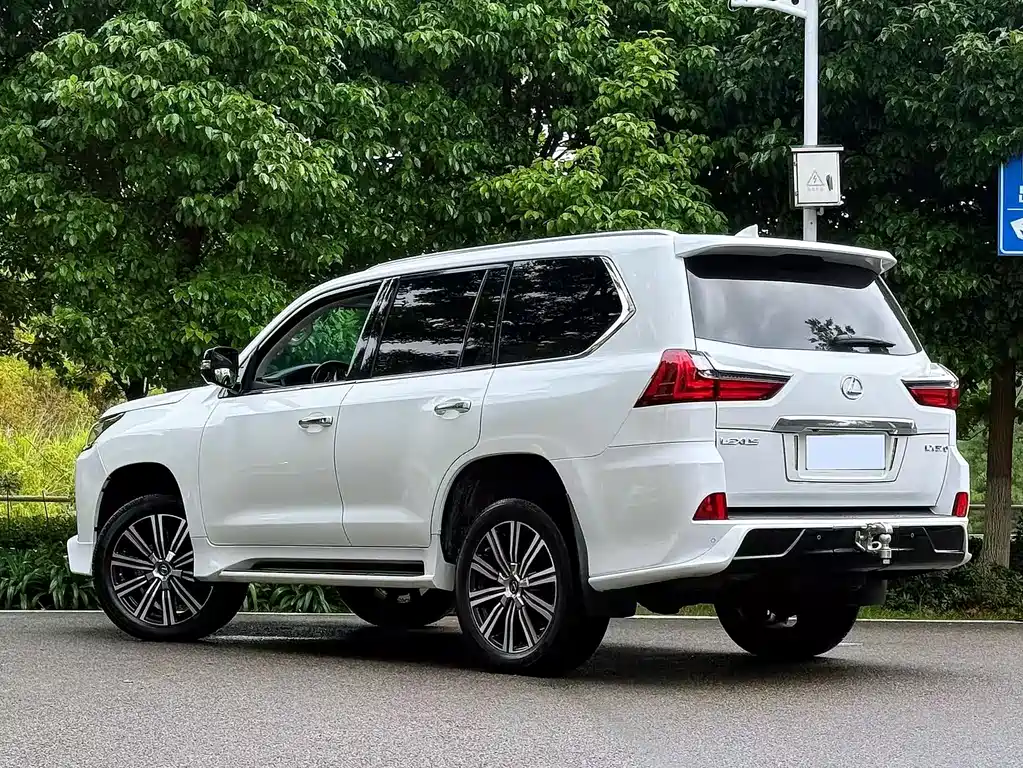 Lexus LX 570 Peak Special Edition